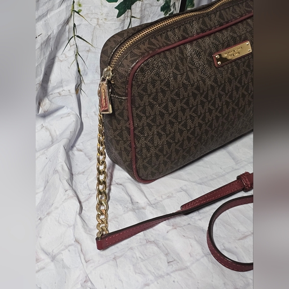 EUC Michael Kors Monogram Crossbody bag - Picture 8 of 12